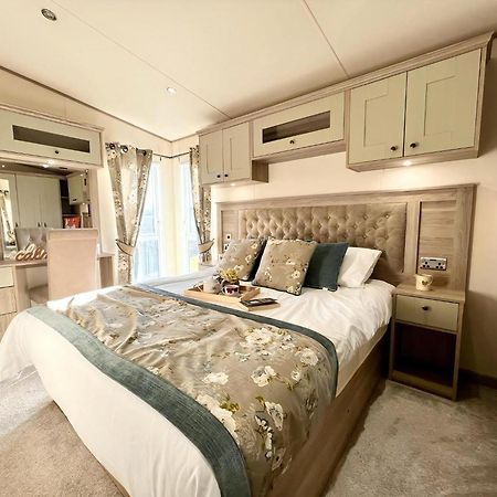 Stunning Caravan With Full Lake View At Southview Holiday Park Ref 33004Ml Скегнесс Экстерьер фото