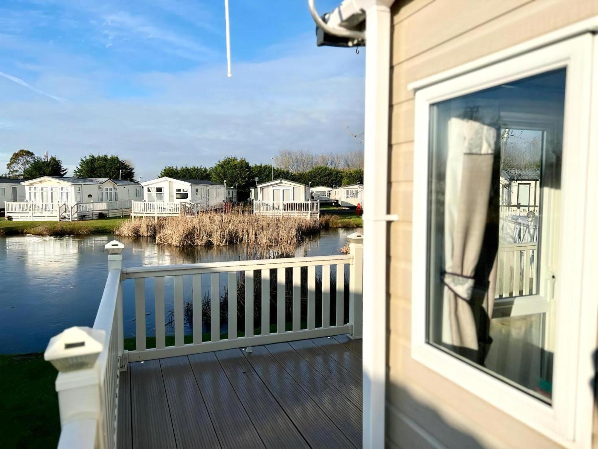 Stunning Caravan With Full Lake View At Southview Holiday Park Ref 33004Ml Скегнесс Экстерьер фото