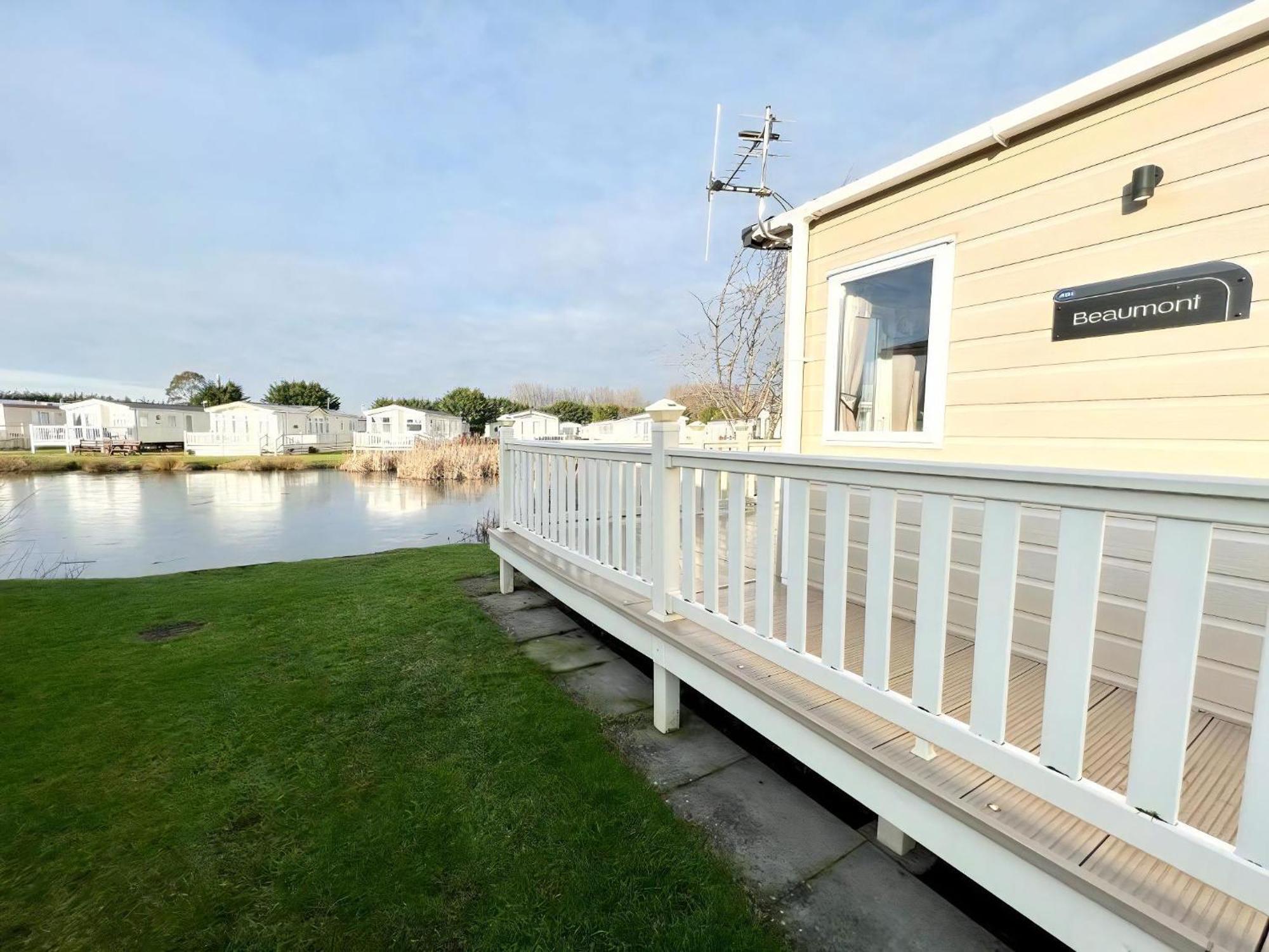 Stunning Caravan With Full Lake View At Southview Holiday Park Ref 33004Ml Скегнесс Экстерьер фото