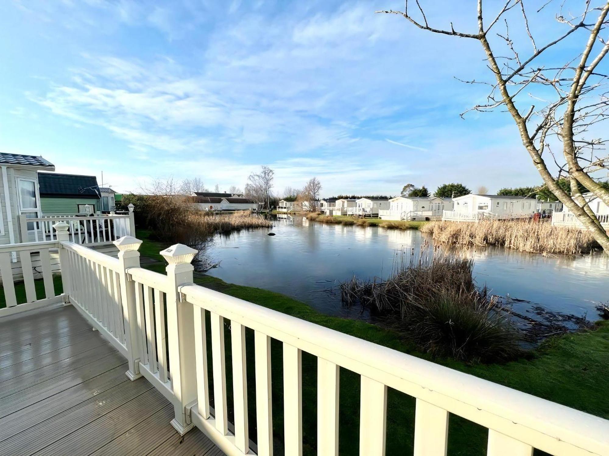 Stunning Caravan With Full Lake View At Southview Holiday Park Ref 33004Ml Скегнесс Экстерьер фото